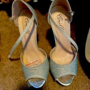 Bulk of size 7 shoes